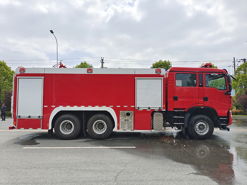 重汽12噸 水罐消防車(chē)