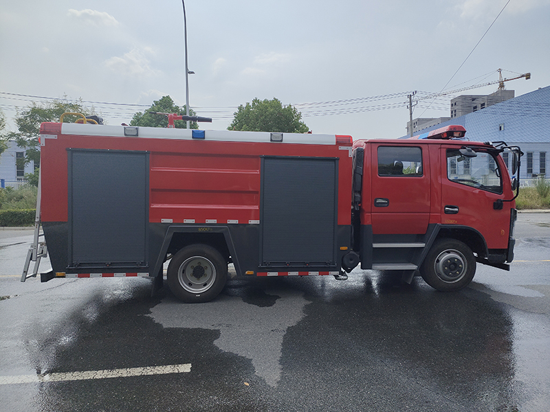 東風5噸 泡沫消防車