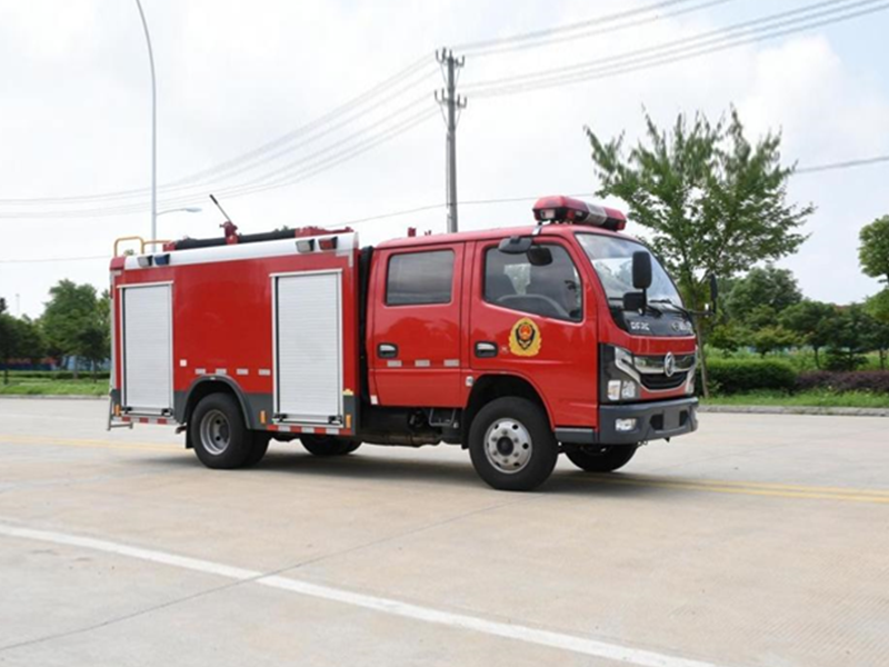 2.5噸  國六  東風(fēng)小多利卡水罐消防車  外露罐