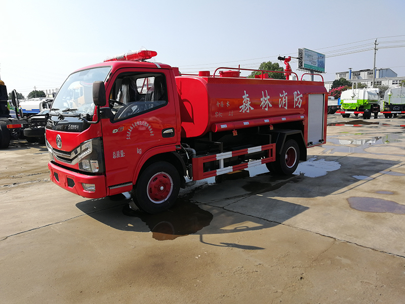 4.5噸東風消防灑水車